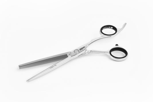 Forbici da parrucchiere dal design ergonomico.