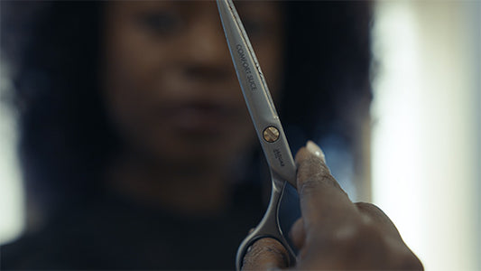 Ciseaux de coiffure au design ergonomique.