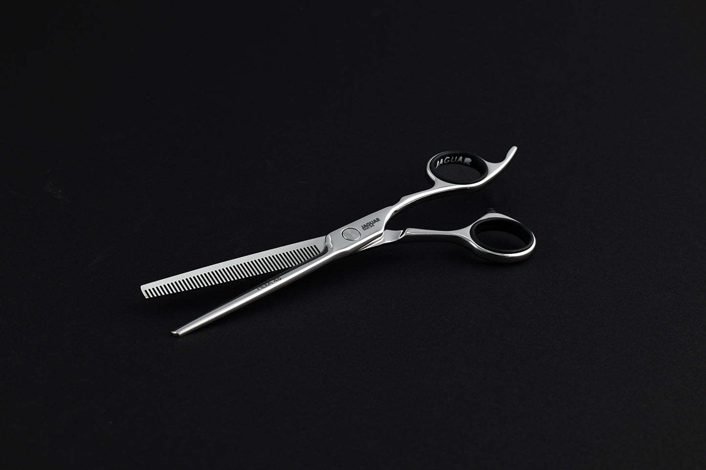 Hairdressing scissors with ergonomic design.