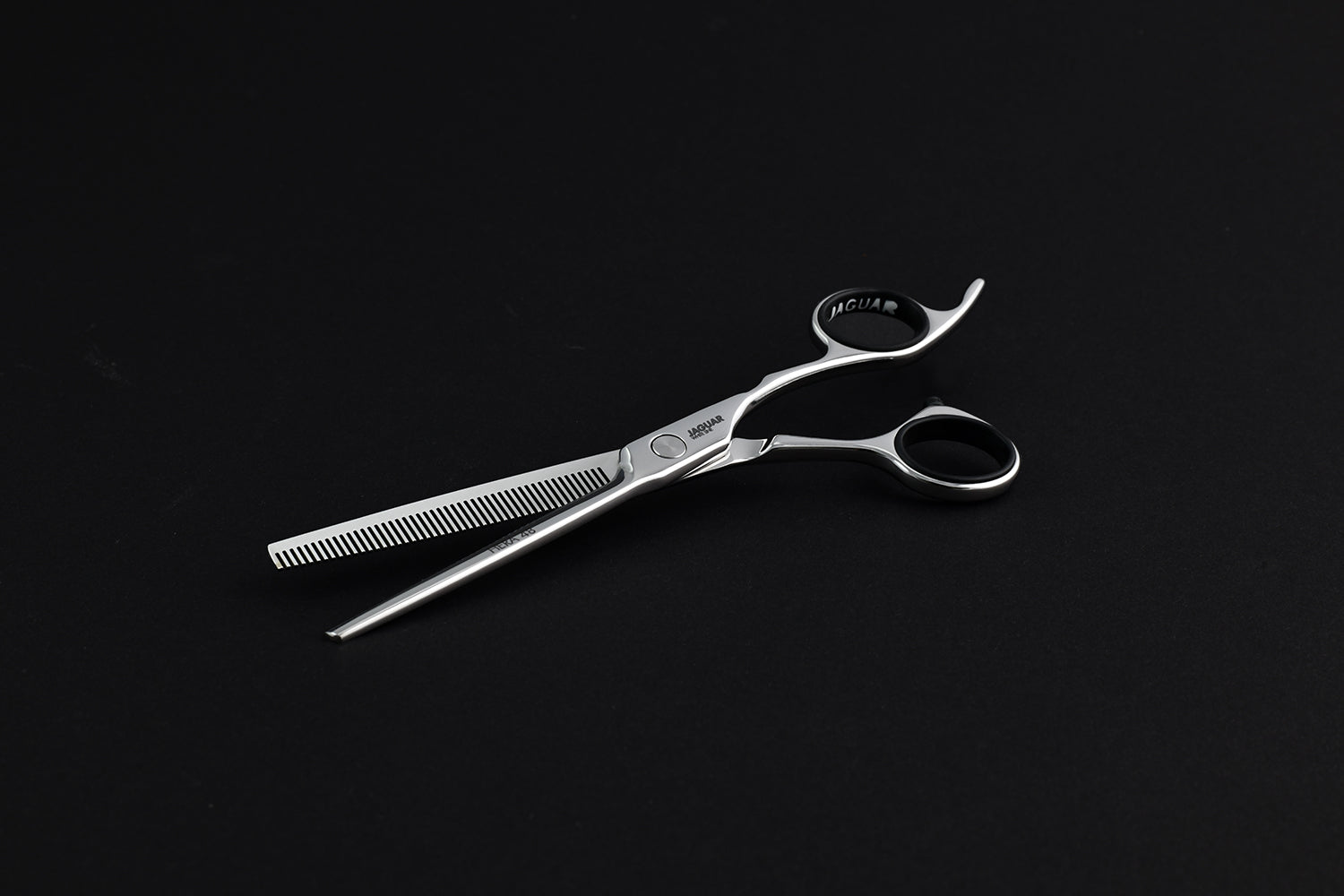 Hairdressing scissors with ergonomic design.