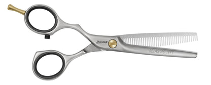 Friseurschere mit gezackter Klinge.