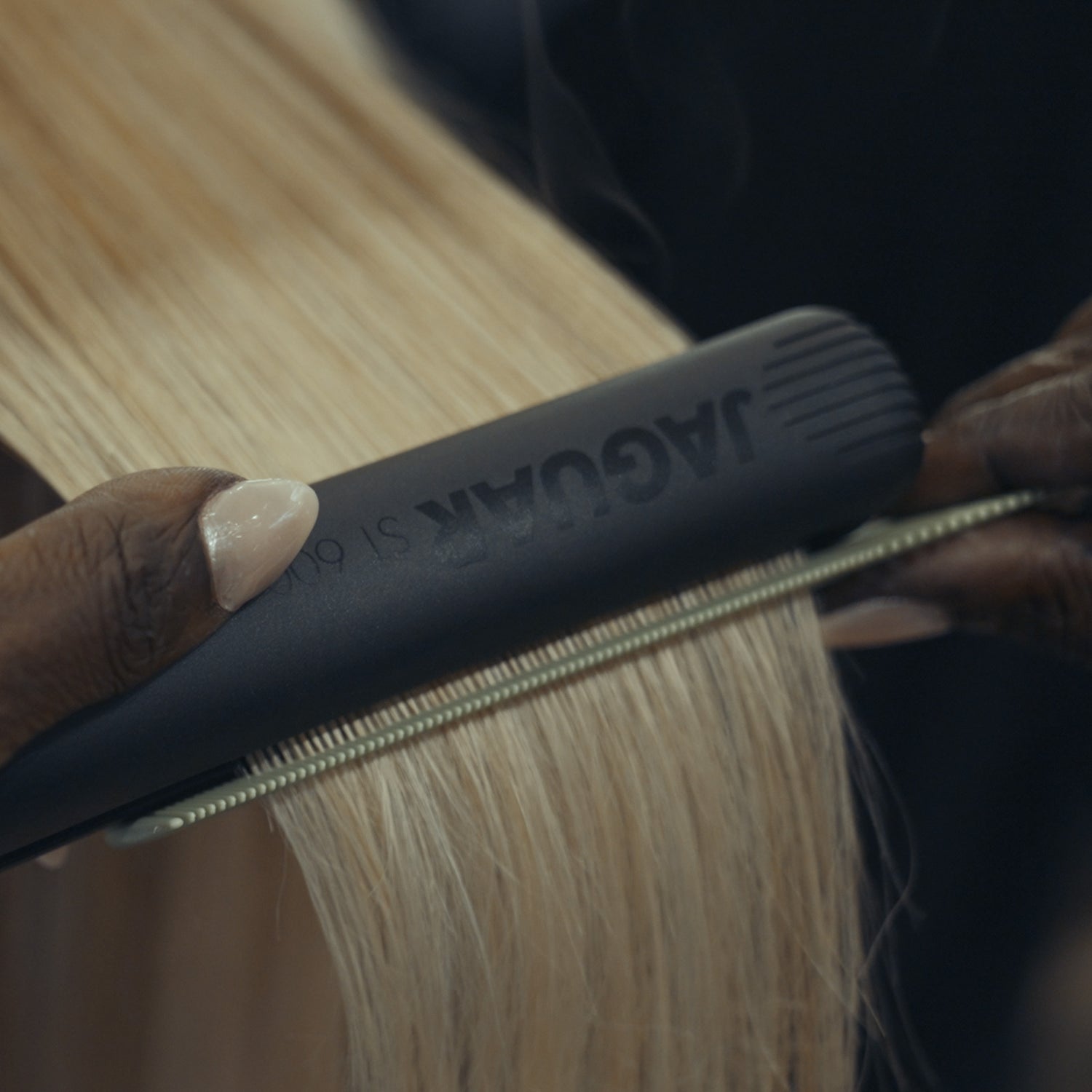 Professional JAGUAR hair straightener for straightening blonde hair, detailed view.