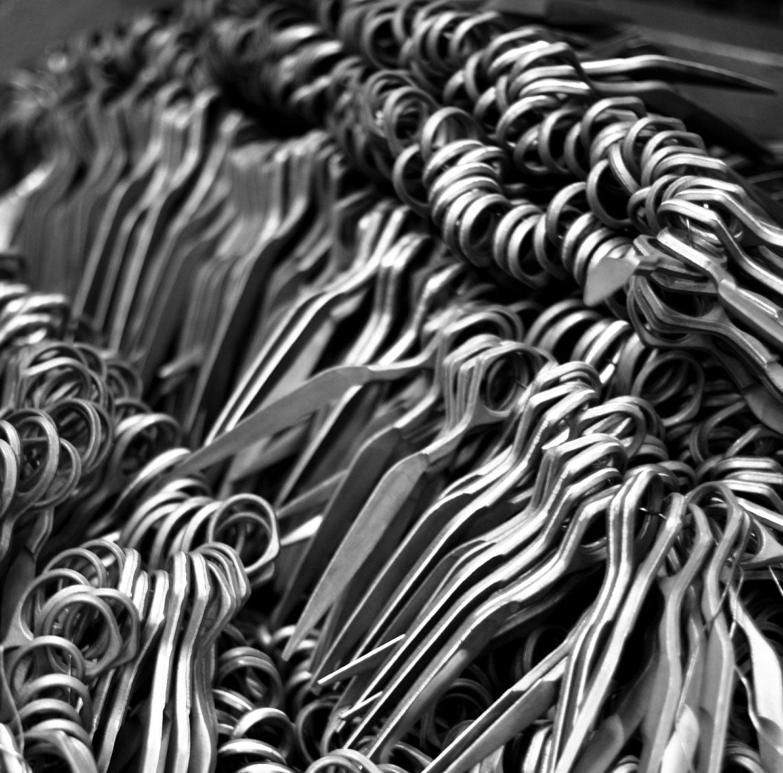 Blank blades for JAGUAR hairdressing scissors: untreated steel blanks in production in Solingen – the basis for precise, durable professional scissors.