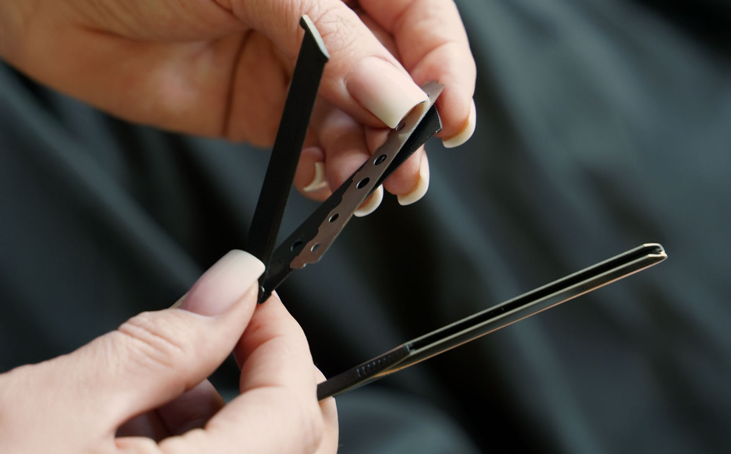 Changing the appropriate blade for the JAGUAR Orca razor – Inserting the replacement blades JT1, JT3, or ORCA item no. 3811) for precise and hygienic work.