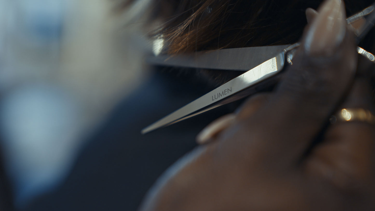 Hairdressing scissors with ergonomic design.