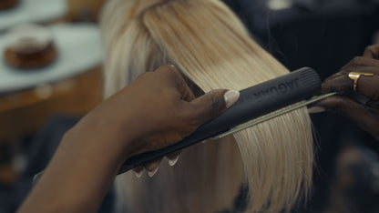 Jaguar ST600 hair straightener, black.