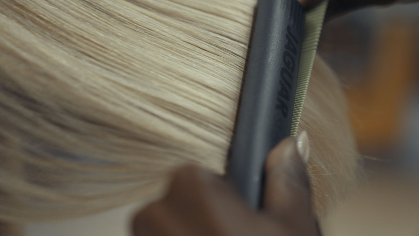 Jaguar ST600 hair straightener, black.