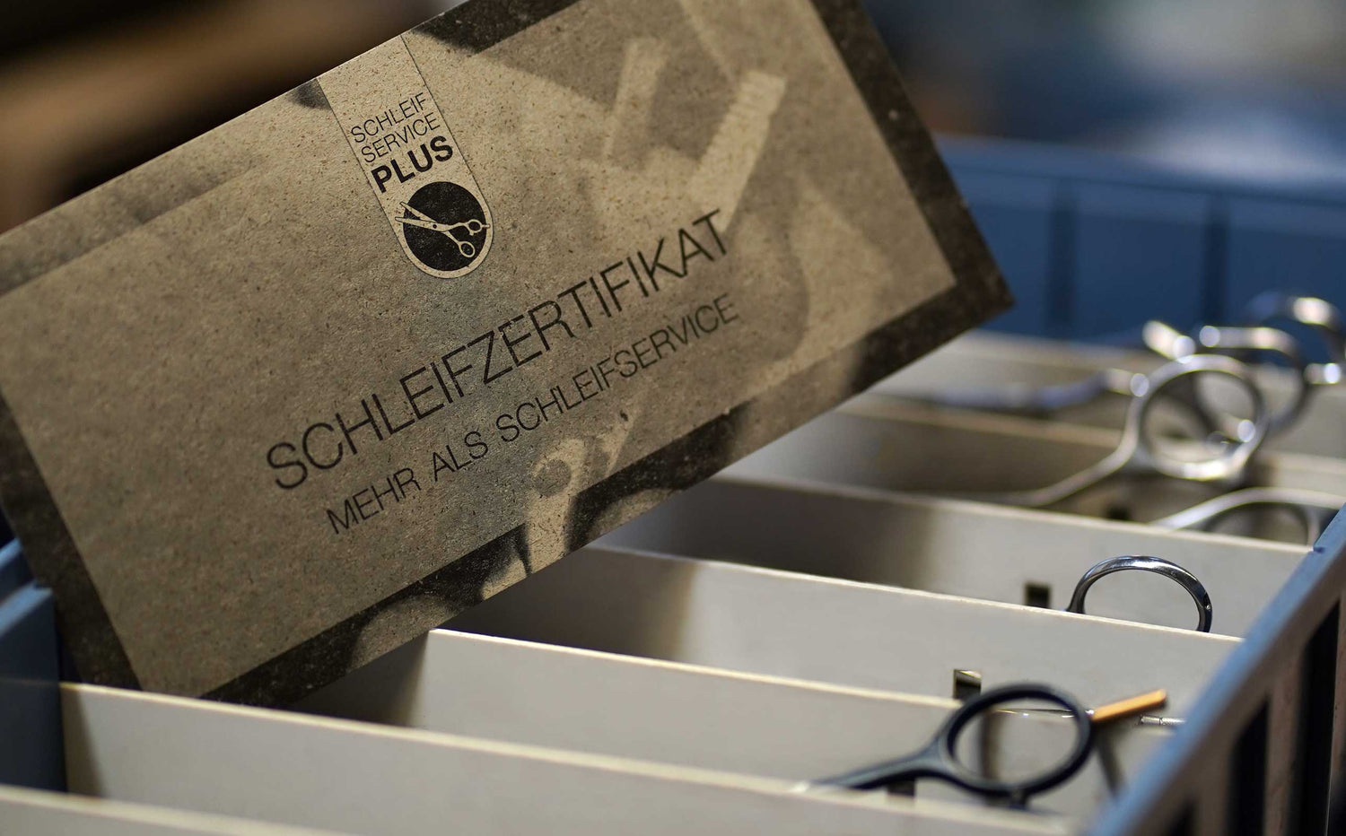 JAGUAR sharpening service : Sharpening certificate in a service box with hairdressing scissors – professional scissor service from the manufacturer for maximum sharpness, precision, and value retention.