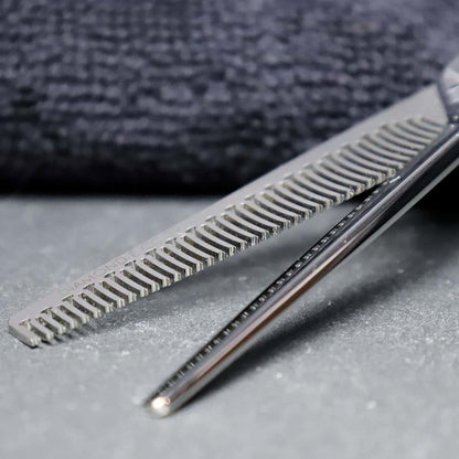 Modeling scissors with ergonomic design.