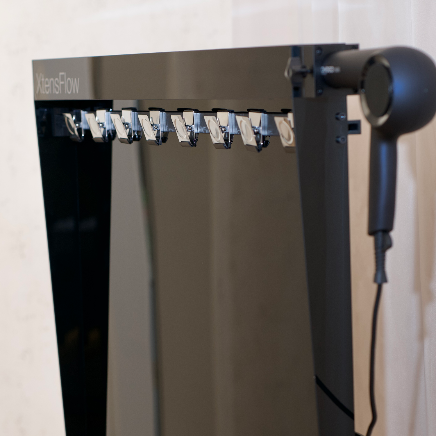 Freihändiges Trocknen ermöglicht effizientes Arbeiten und mehr Zeit für die Kundin im Salonalltag.