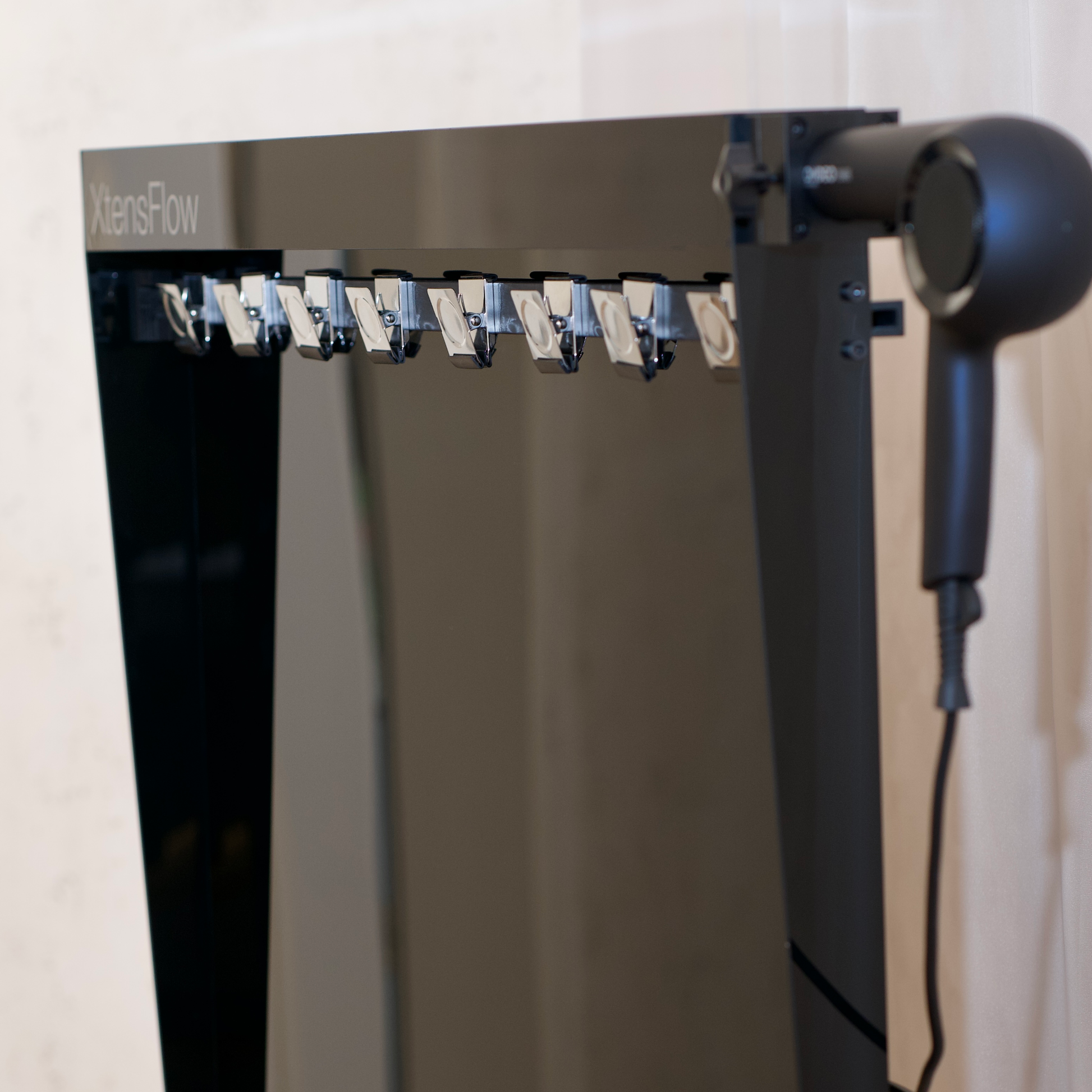 Freihändiges Trocknen ermöglicht effizientes Arbeiten und mehr Zeit für die Kundin im Salonalltag.