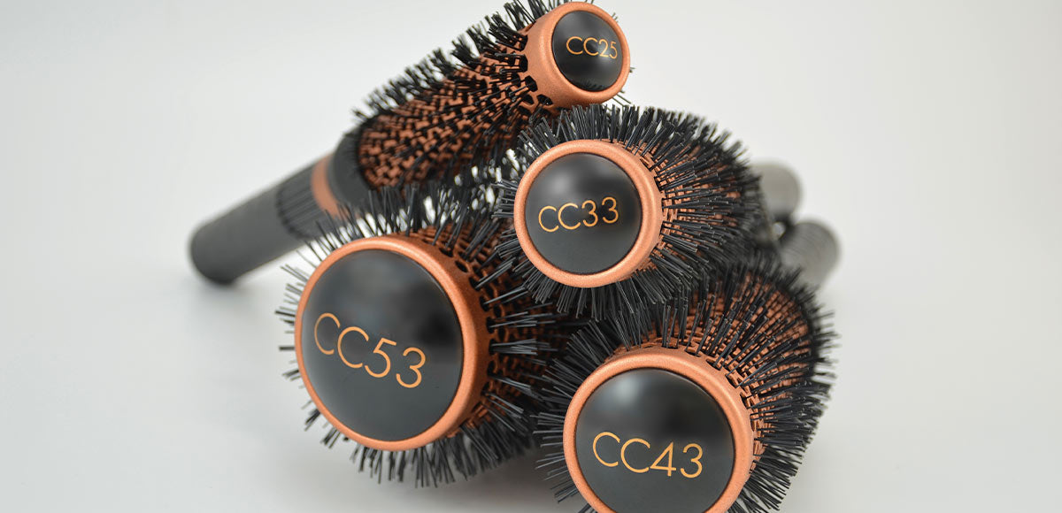 Round brush with black handle.