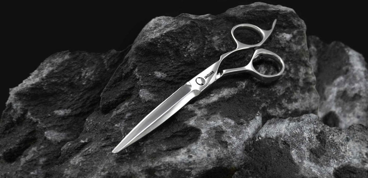 Hairdressing scissors with ergonomic design.