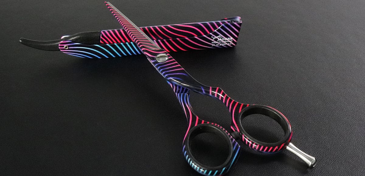 Hairdressing scissors with colorful pattern.