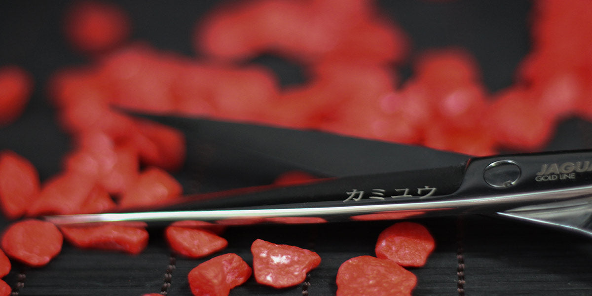 Hairdressing scissors with ergonomic design.