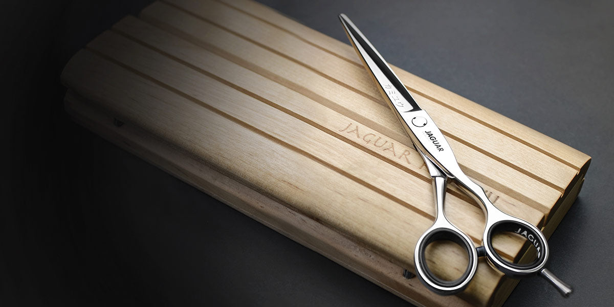 Hairdressing scissors with ergonomic design.
