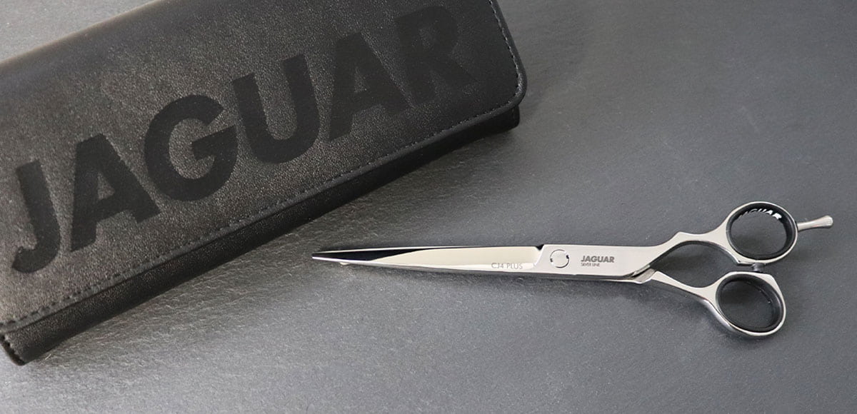 Hairdressing scissors with ergonomic design.